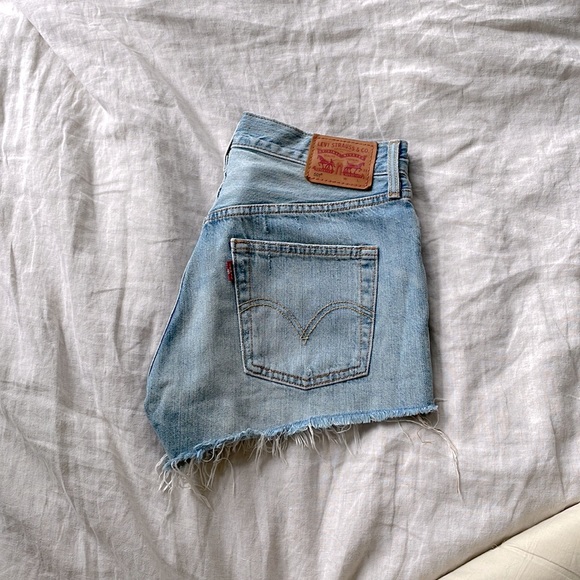 Levi 501 Shorts - Picture 4 of 4